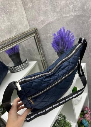 Велика стьобана жіноча сумка синя вмістка з плащівки на блискавці3 фото