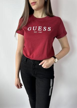 Футболка від guess