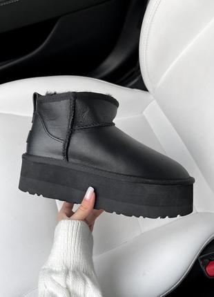 Уггі на високій підошві ugg ultra mini platform black leather. з натуральним хутром6 фото