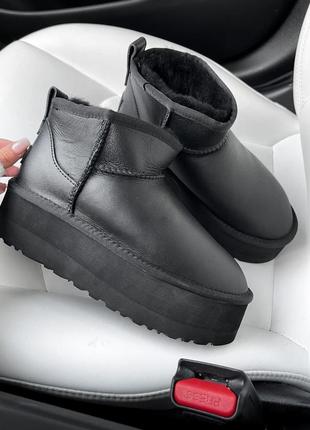 Уггі на високій підошві ugg ultra mini platform black leather. з натуральним хутром4 фото