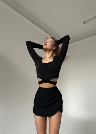 Жіночий топ з рукавами