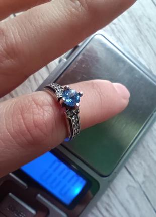 Серебряная кольца с фианитами и голубым камнем, 17р. 9253 фото