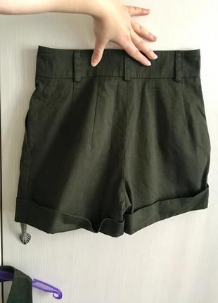 Костюм жилетка и шорты темно-зеленого цвета4 фото