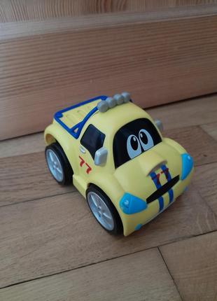 Машинка chicco сама їде гуде