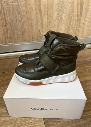 Дутіки calvin clein 38р