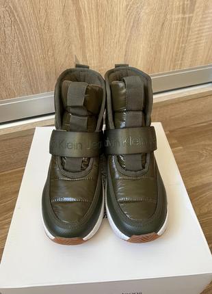 Дутіки calvin clein 38р