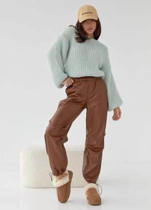Женские свободные штаны из кожзама - коричневый цвет, s (есть размеры)3 фото