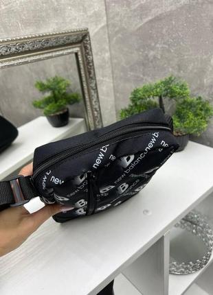 Маленька спортивна сумочка з одним відділенням, чорна тканинна4 фото