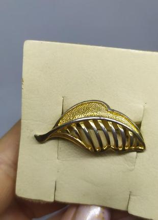 Брошь листик