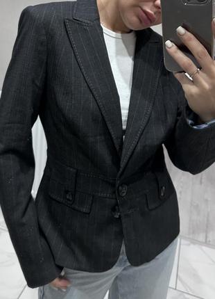 Темно серый пиджак в полоску1 фото