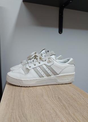 Кроссовки кроссовки adidas rivalry low white hq4460