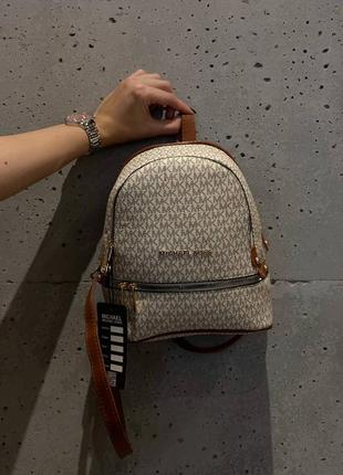 Michael kors monogram backpack mini beige1 фото