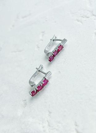 Стильні срібні сережки з натуральним рубіном довгі жіночі сережки зі срібла з маленьким камінням2 фото