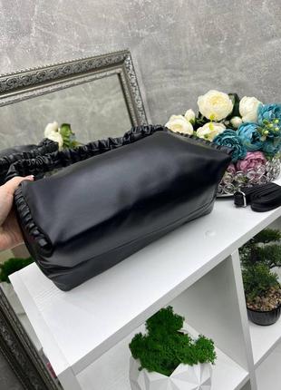 Красивая молодежная сумка на молнии из экокожи в комплекте плечевой ремень цвет черный7 фото