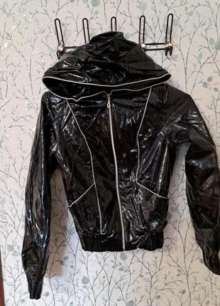 Лакована куртка