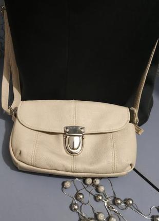 Маленька сумочка з довгим ремнем.2 фото