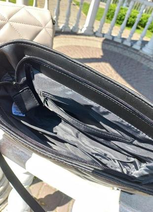 Стильная молодежная стеганная сумочка женская черная качественнаяна на молнии под клапаном6 фото
