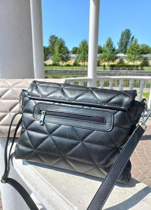 Стильная молодежная стеганная сумочка женская черная качественнаяна на молнии под клапаном5 фото
