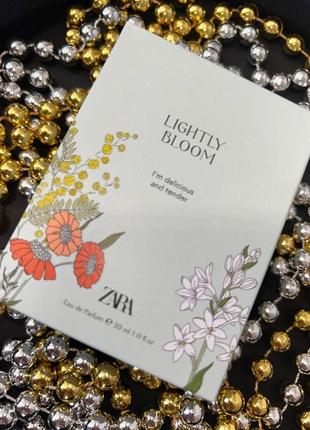 Женская парфюмированная вода zara lightly bloom. легкий, свежий и чистый аромат