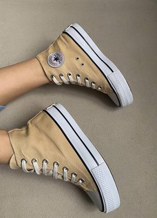 Женские высокие бежевые кеды в стиле converse high chuck taylor 🆕 високі кросівки конверс5 фото