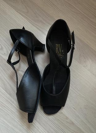 Туфлі для танців жіночі шкіряні чорні босоніжки для танців roch valley- 37p