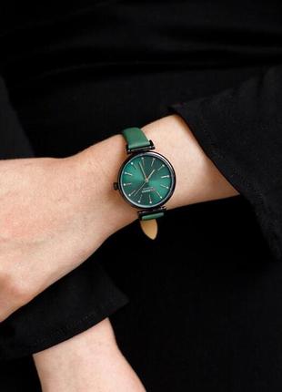 Женские часы curren grass, зеленый ремешок, кварцевый механизм, минеральное стекло, device clock9 фото