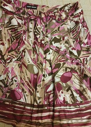 Стильная юбка с абстрактным узором