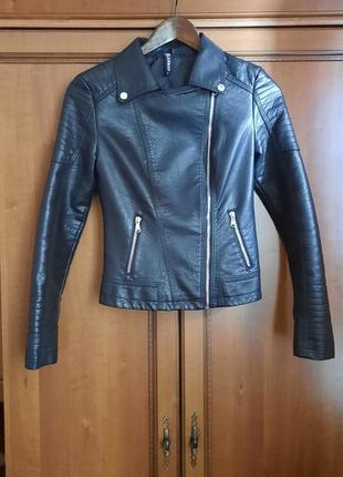 Жіноча шкіряна курточка