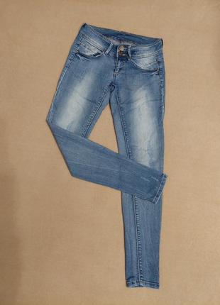 Лёгкие джинсы с 2 пуговичками джинсовые штаны на низкой посадке варенки2 фото