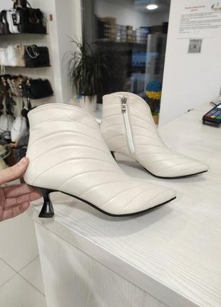 Кожаные ботинки на байке на шпильке 38(24.5)