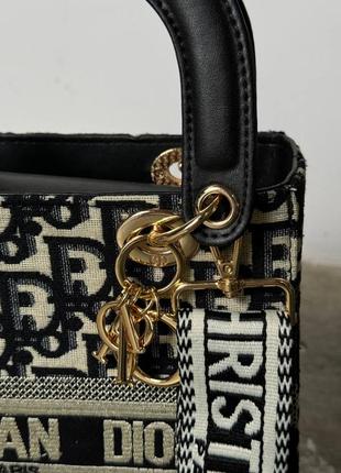 C.dior d-lite black 7