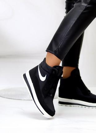 Зимние женские кроссовки черные, дутики, теплые ботинки женские на шнурках черные8 фото