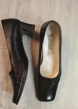 Итальянские кожаные туфли с квадратным мысом носком трендовые