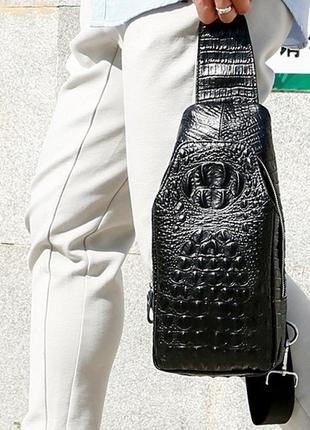 Мужская бананка сумка на грудь кроссбоди мессенджер кожа рептилия, черная барсетка нагрудная кожанная крокодил3 фото