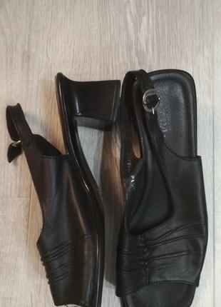 Кожаные чёрные босоножки с квадратным мысом носком1 фото