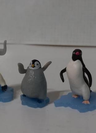 Фигурки от kinder серия " happy feet"