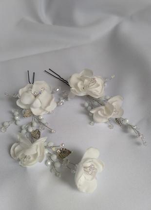 Шпильки с цветами