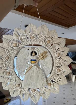 Ангел макраме в плетённом кольце