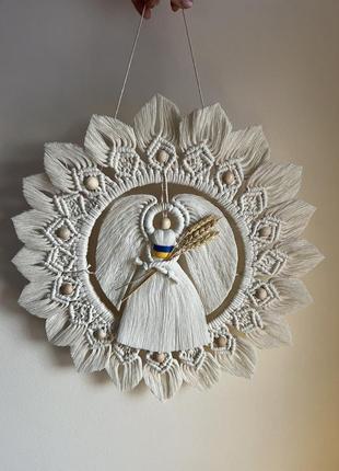 Ангел макраме в плетённом кольце