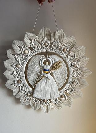 Ангел макраме в плетённом кольце