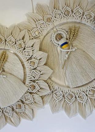 Ангел макраме в плетённом кольце