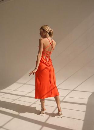 Бомбовий плаття комбінація з відкритою спиною шовкове