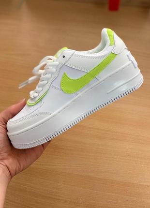 Женские кроссовки nike air белого цвета салатовый логотип (36-40)