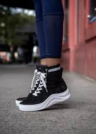 Високі кеди жіночі timberland чорні кеди на платформі timberland (wmns) ruby ann sneaker boot black/white шкіряні кеди нубукові5 фото