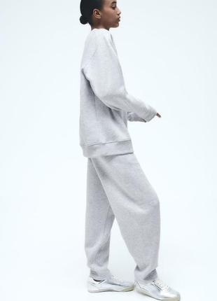 Костюм zara плюшевое худи с надписью плюшевые штаны джогеры2 фото