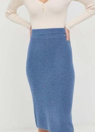 Тёплая юбка в рубчик, трикотажная юбка на резинке, облегающая юбка миди, длинная юбка голубая5 фото