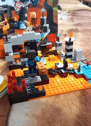 Конструктор lego minecraft. бастіон нижнього світу (21185)2 фото