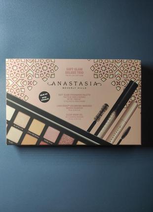 Набір для макіяжу anastasia beverly hills soft glam deluxe trio1 фото