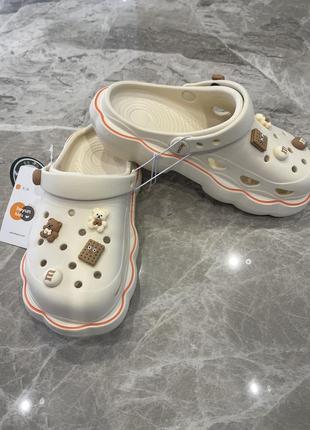 Шлепки, кроксы, сабо.