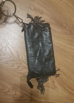 Клатч черный с заклепками